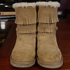 Ugg tan fringe boots. Women’s size 6 US.